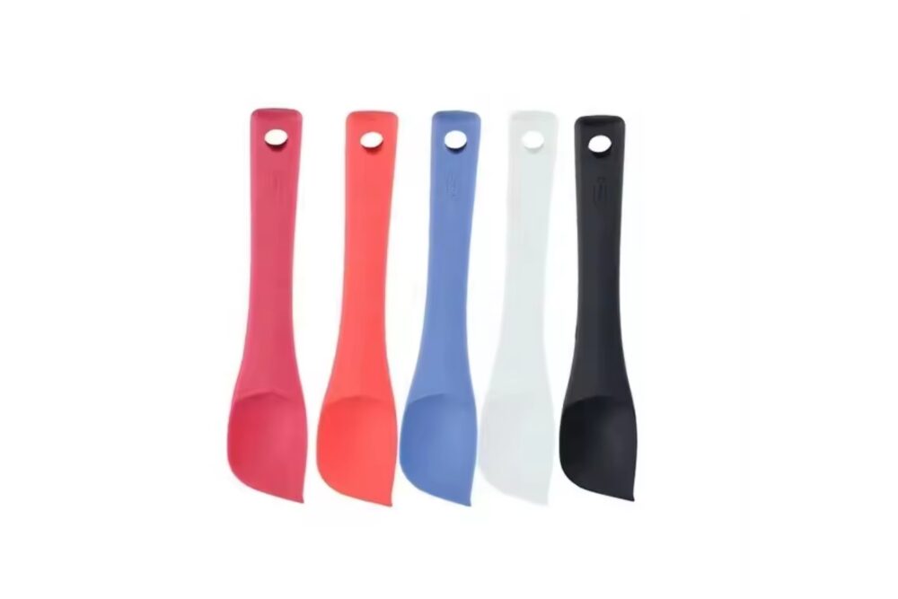 Factory Price Customized Food-grade Silicone Salad Scraper Cream Cake Silicone Spatula for Kitchen Baking